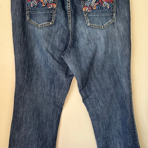 Christopher & Banks Dark Wash Bootcut Jean with Embroidered Pockets Size 14 - Picture 10 of 16